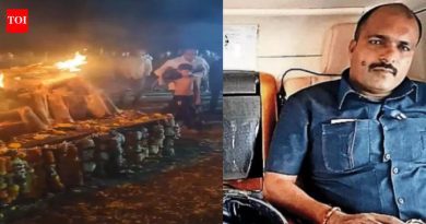 अजित पवारांचे पीएसओ विदीप जाधव यांच्यावर सातारा गावात अंत्यसंस्कार; मुलाने चितेला दिवा लावला | पुणे बातम्या