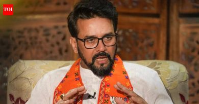 सर्वोच्च न्यायालयाने अनुराग ठाकूर यांना क्रिकेट प्रशासनात परतण्याचा मार्ग मोकळा केला आहे