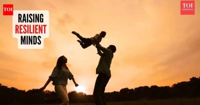 आजचे पालकत्व कोट: “तुमच्या प्रयत्नातून स्वतःला उन्नत करा आणि स्वतःला कमी करू नका. कारण, मन मित्र आणि स्वतःचे शत्रू देखील असू शकते” – भगवद्गीता |