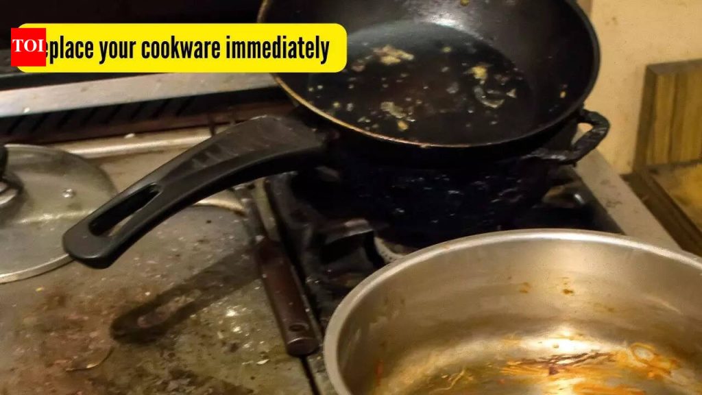 जर तुम्हाला ही 5 चिन्हे दिसली तर तुमचे कूकवेअर ताबडतोब बदला (क्रमांक 3 एक चेतावणी आहे)