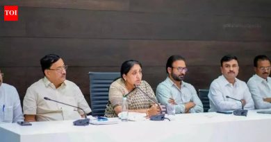 सुनेत्रा पवार मंगळवारी राष्ट्रवादीच्या आमदारांची भेट घेणार असून, विलीनीकरणाचा संभाव्य अजेंडा आहे