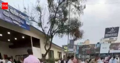 गुन्हेगारांना मोठा संदेश पाठवला: खराडी पोलिसांनी बेकायदेशीर मॉडिफाइड सायलेन्सर बसवलेल्या ४५ दुचाकी जप्त केल्या, बुलडोझरचा वापर करून एक्झॉस्ट क्रश