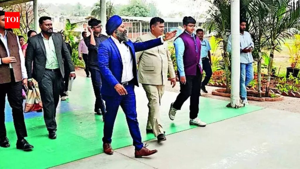 जलशक्ती राज्यमंत्री चौधरी PIBM विद्यार्थ्यांवरील नेतृत्व, प्रभाव याबद्दल बोलतात