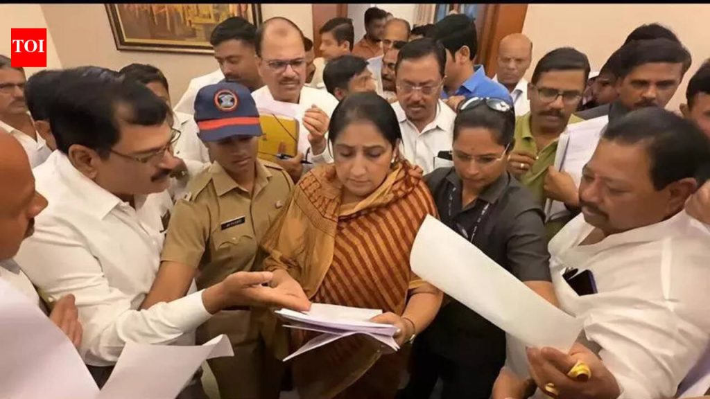 बारामतीच्या हॉटेल व्यावसायिकांनी उपमुख्यमंत्री सुनेत्रा पवार यांना पुरवठा पूर्ण निलंबनाऐवजी व्यावसायिक एलपीजी सिलिंडरच्या रेशनिंगसाठी दबाव आणण्याची विनंती केली.