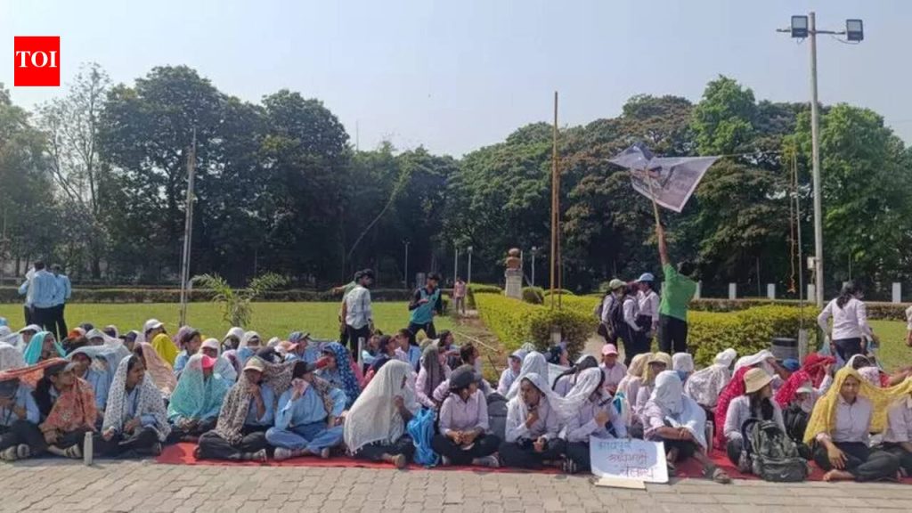 कृषी महाविद्यालयात विद्यार्थ्यांचे दिवसभर आंदोलन, विजेच्या धक्क्याने मृत्यूची चौकशी करण्याची मागणी